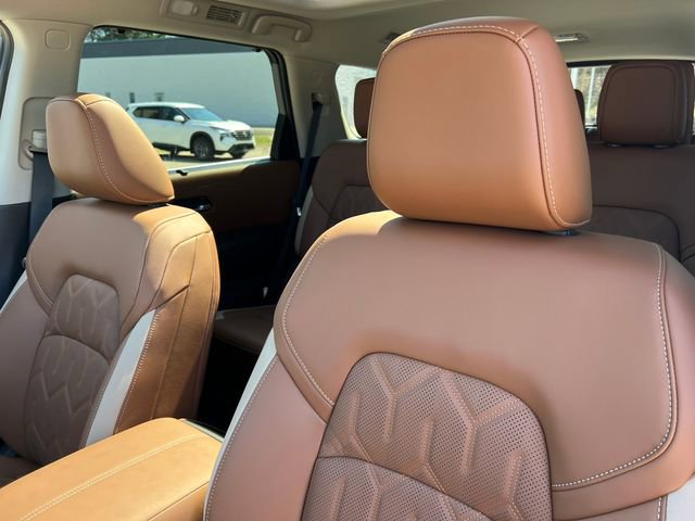New 2026 Nissan Pathfinder Platinum image 14