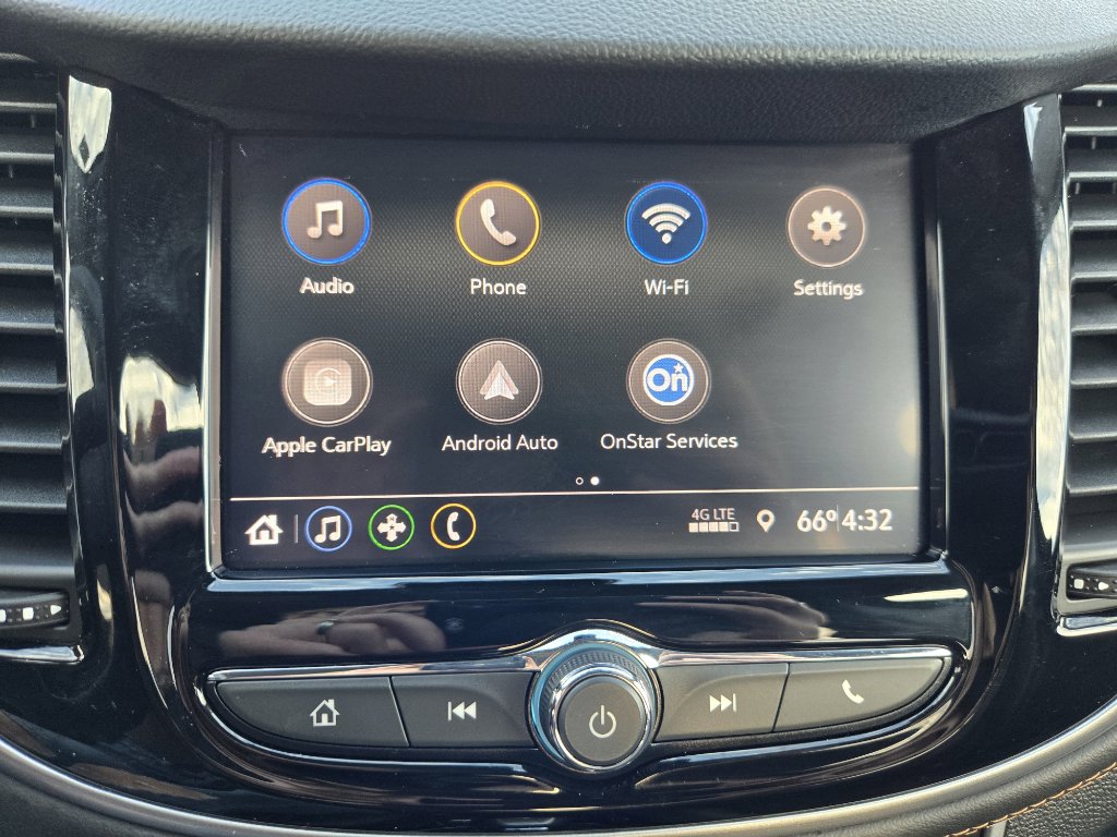 Used 2022 Chevrolet Trax LT w/ LT Convenience Package image 16