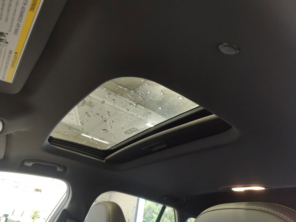 New 2025 Chevrolet Trax RS w/ Sunroof Package image 28