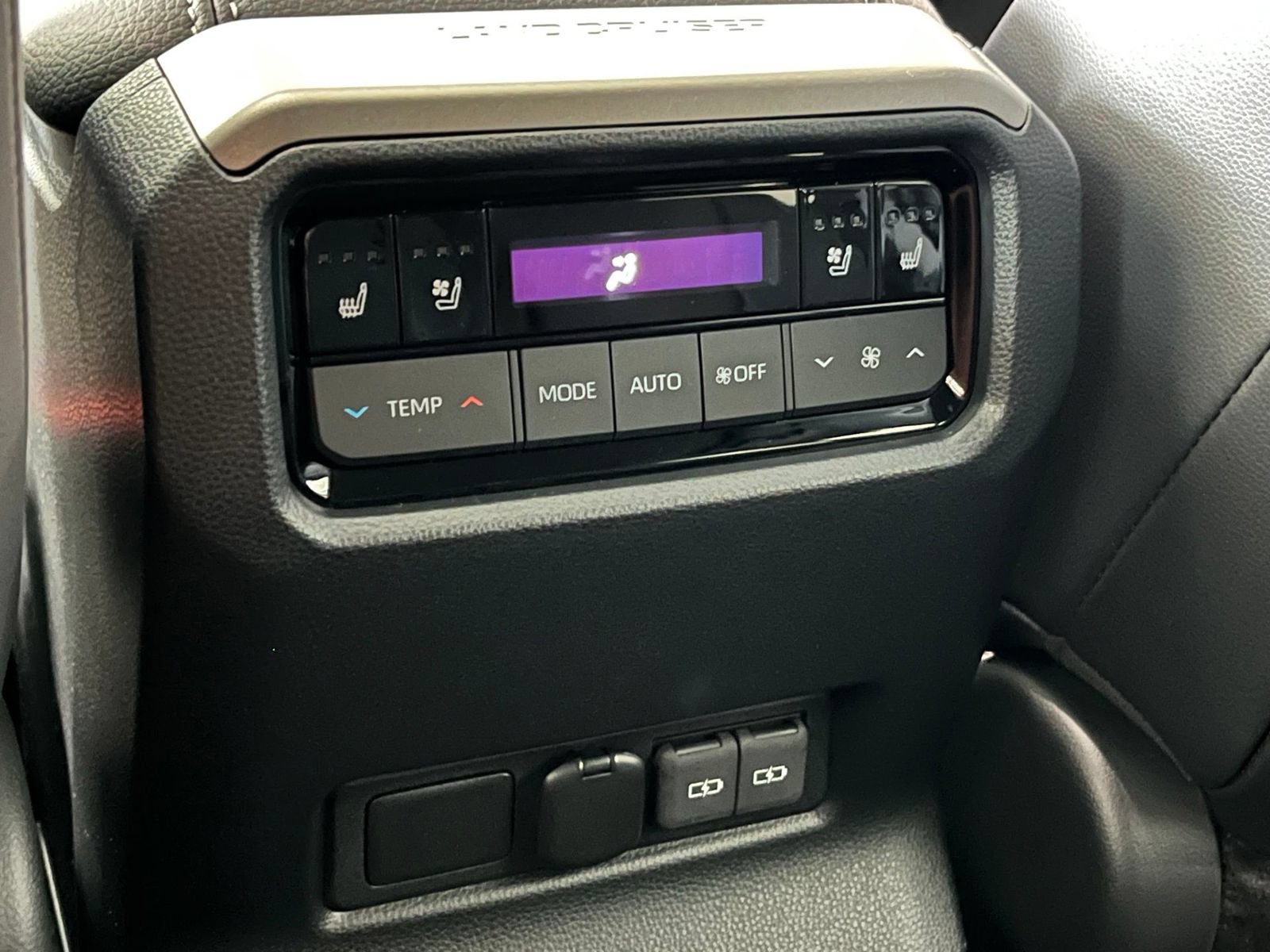 New 2027 Toyota Land Cruiser w/ Premium Package AWD/4WD image 39