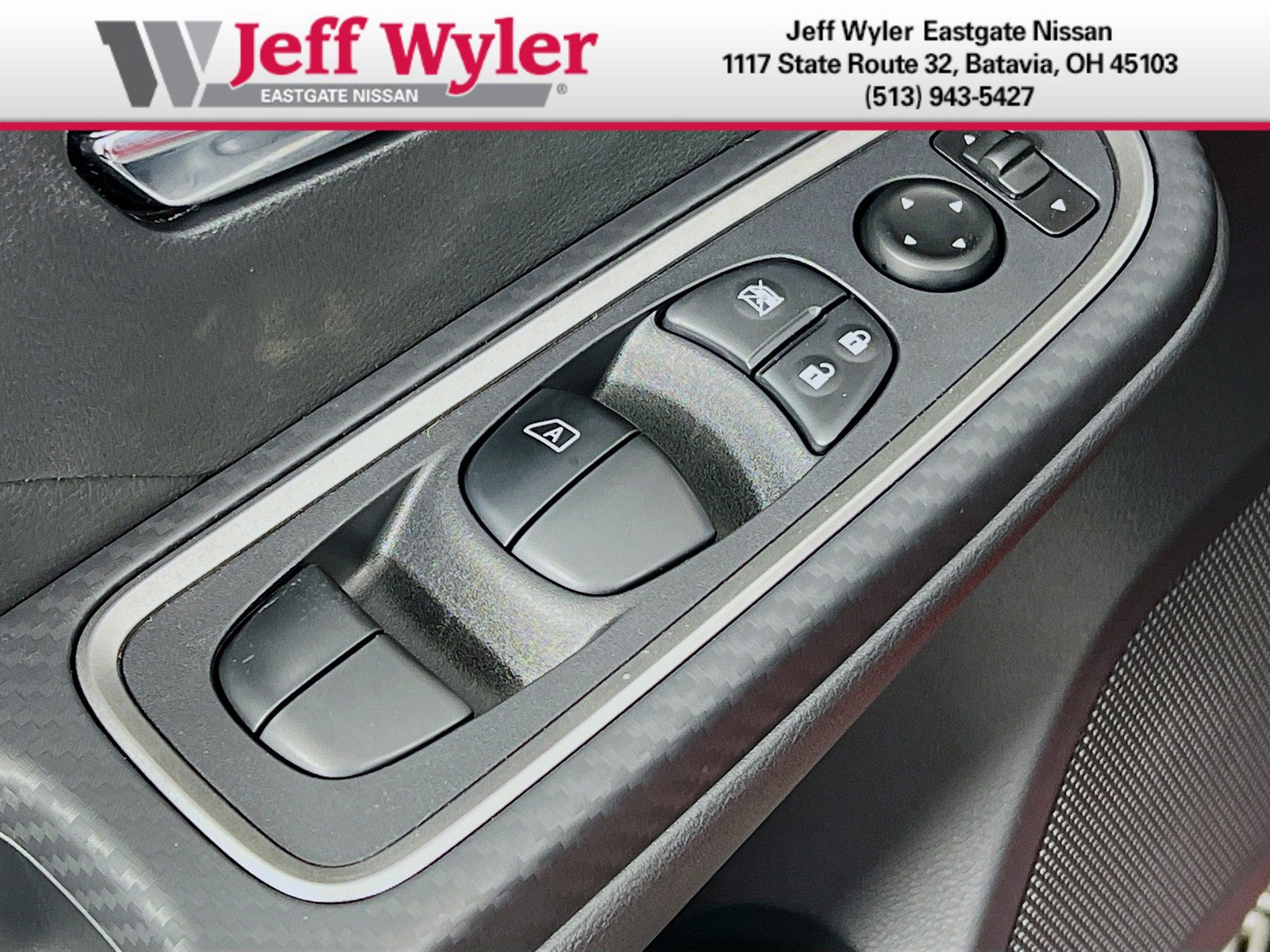 New 2025 Nissan Versa SR w/ Trunk Package FWD image 19