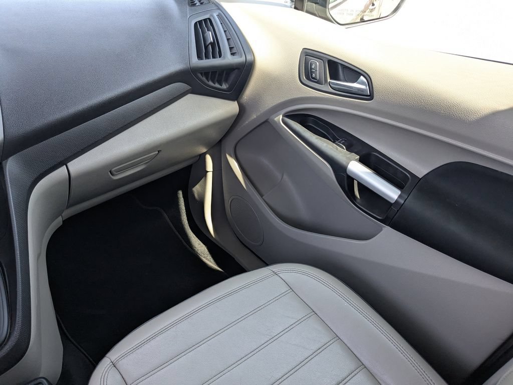 Used 2020 Ford Transit Connect XLT FWD image 19