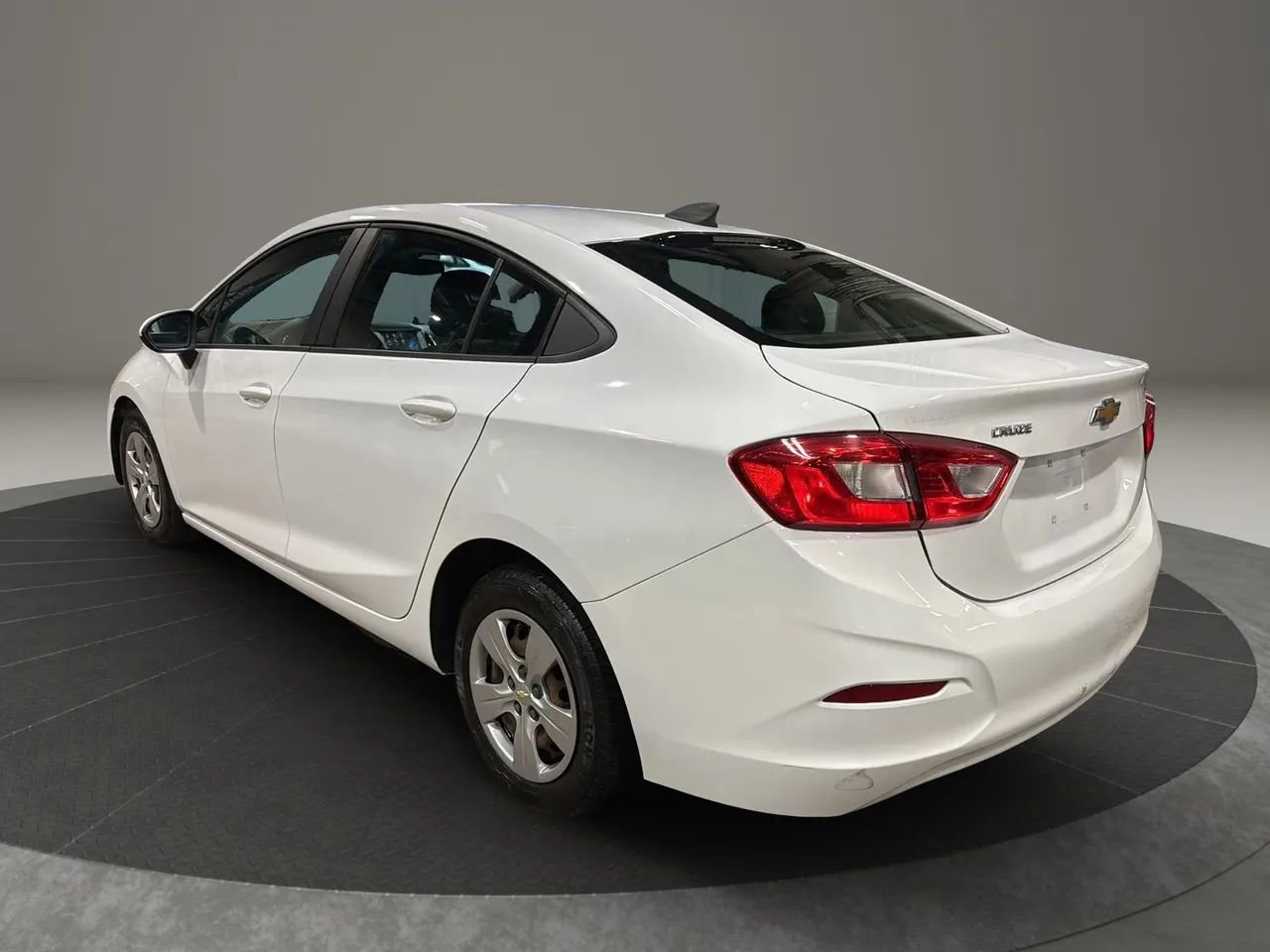 Used 2018 Chevrolet Cruze LS image 7