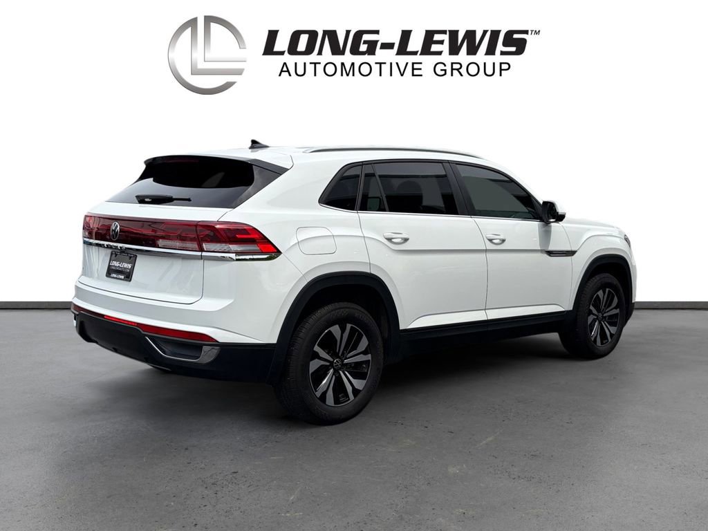 Certified 2024 Volkswagen Atlas Cross Sport SE FWD image 7