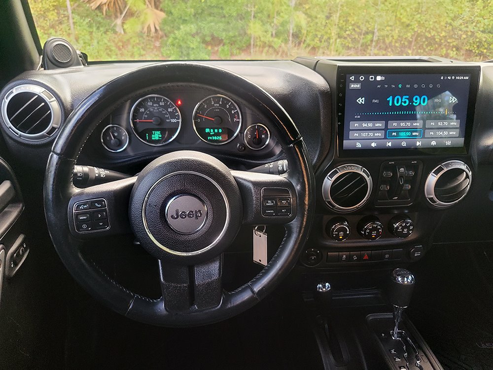 Used 2013 Jeep Wrangler Unlimited Sahara w/ Dual Top Group AWD/4WD image 31