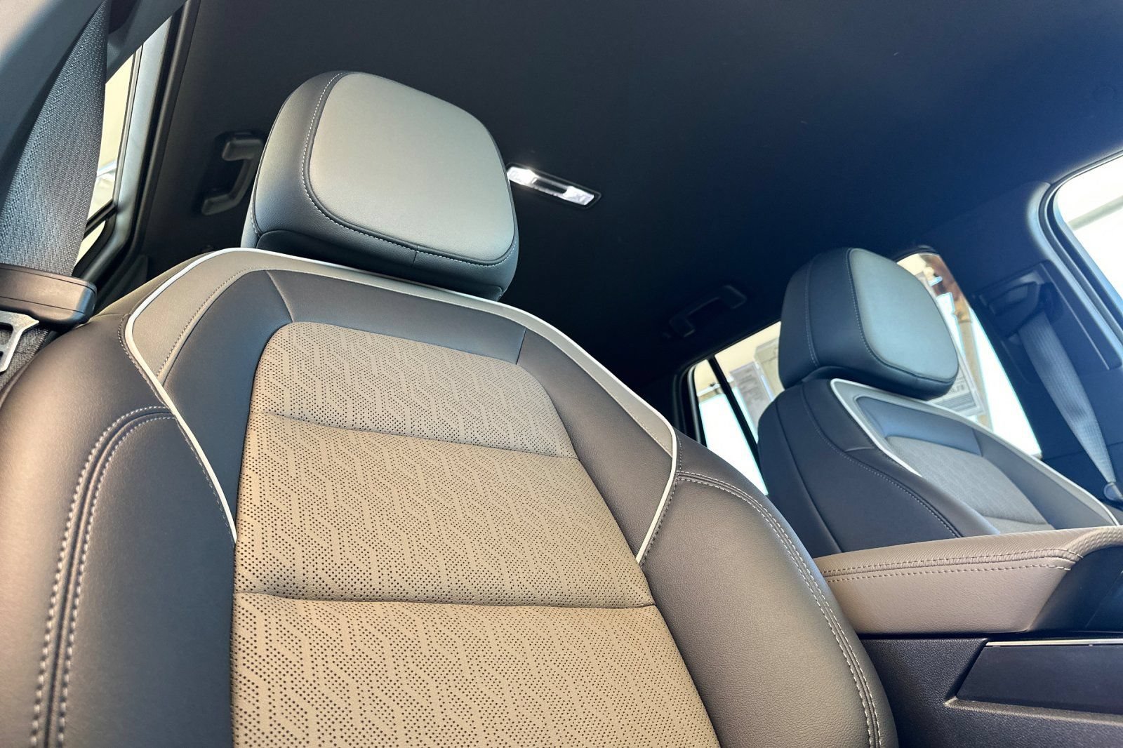 New 2026 Chevrolet Equinox LT w/ Convenience Package II FWD image 18