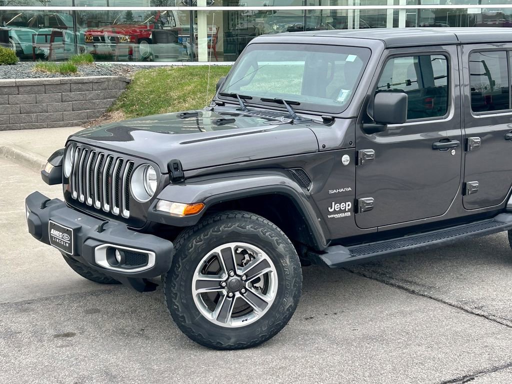Used 2018 Jeep Wrangler Unlimited Sahara image 2