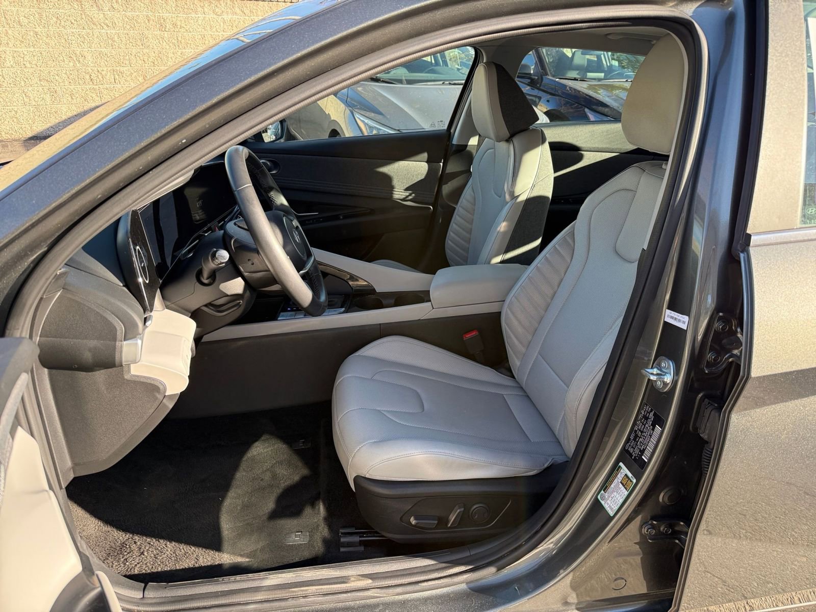 Used 2025 Hyundai Elantra Limited image 39