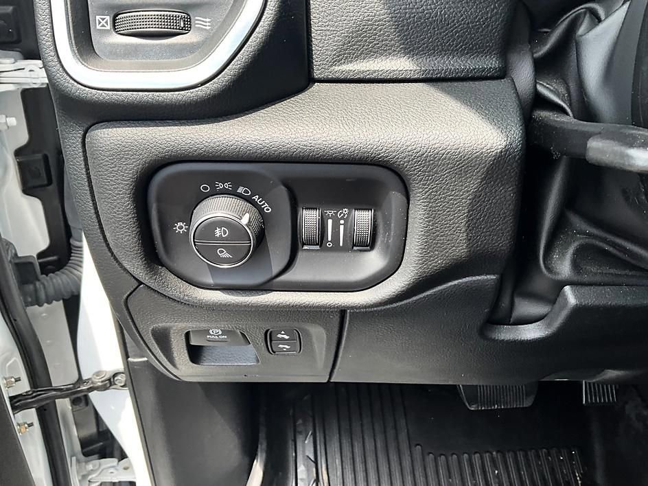Used 2023 RAM 1500 Laramie AWD/4WD image 17