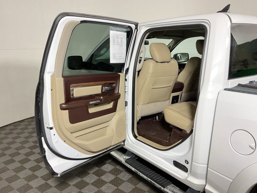 Used 2018 RAM 1500 Laramie w/ Convenience Group AWD/4WD image 32