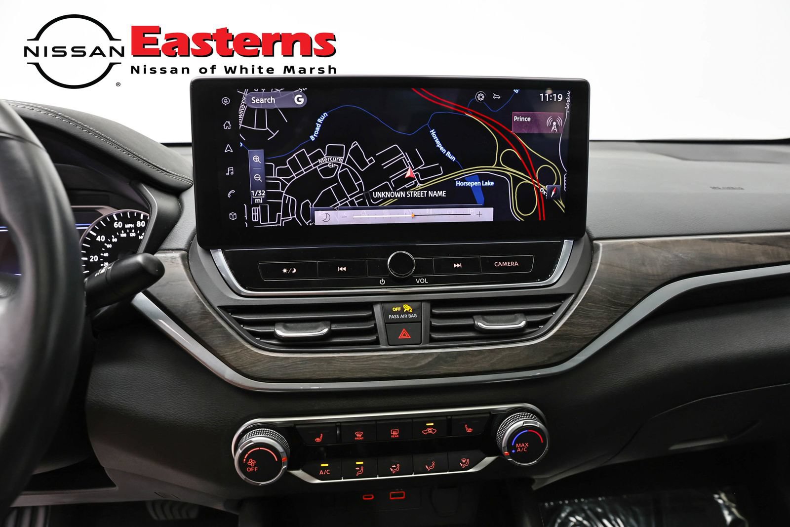 Used 2023 Nissan Altima 2.5 SV w/ SV Premium Package AWD/4WD image 12