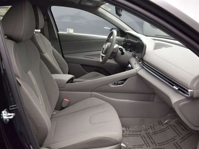 Used 2025 Hyundai Elantra SEL FWD image 36