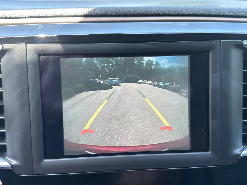 Used 2019 Chrysler Pacifica Touring-L image 29