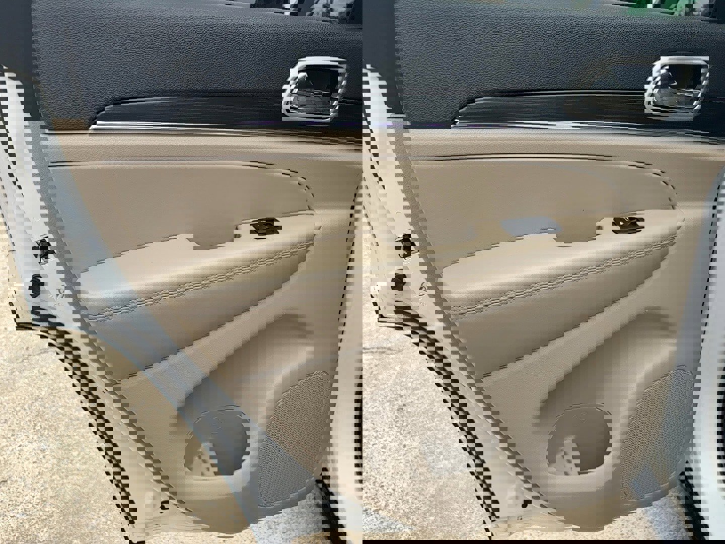 Used 2020 Jeep Grand Cherokee Limited w/ Luxury Group II image 11