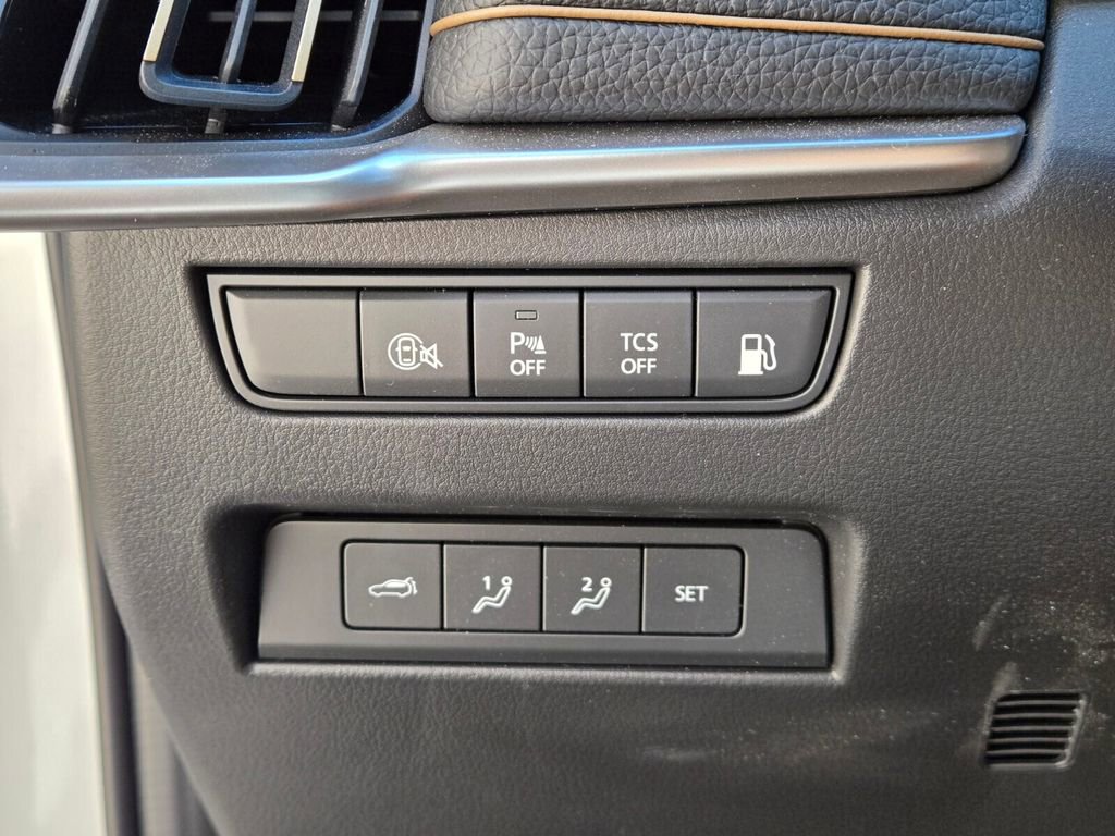 Used 2025 MAZDA CX-70 Plug-In Hybrid w/ Premium Pkg image 24