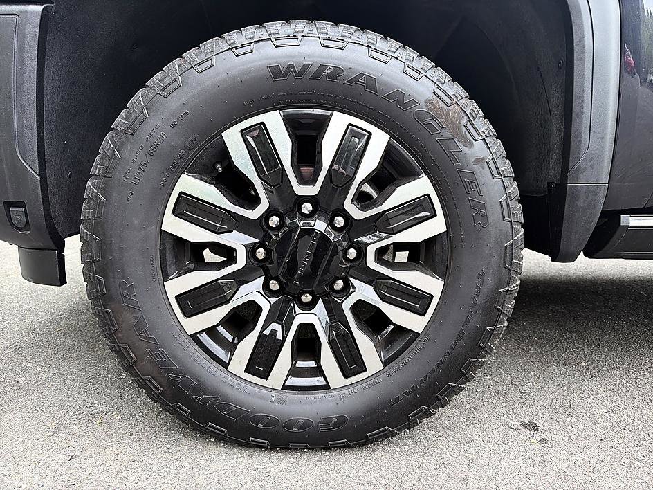 Used 2024 GMC Sierra 3500 Denali Ultimate AWD/4WD image 9