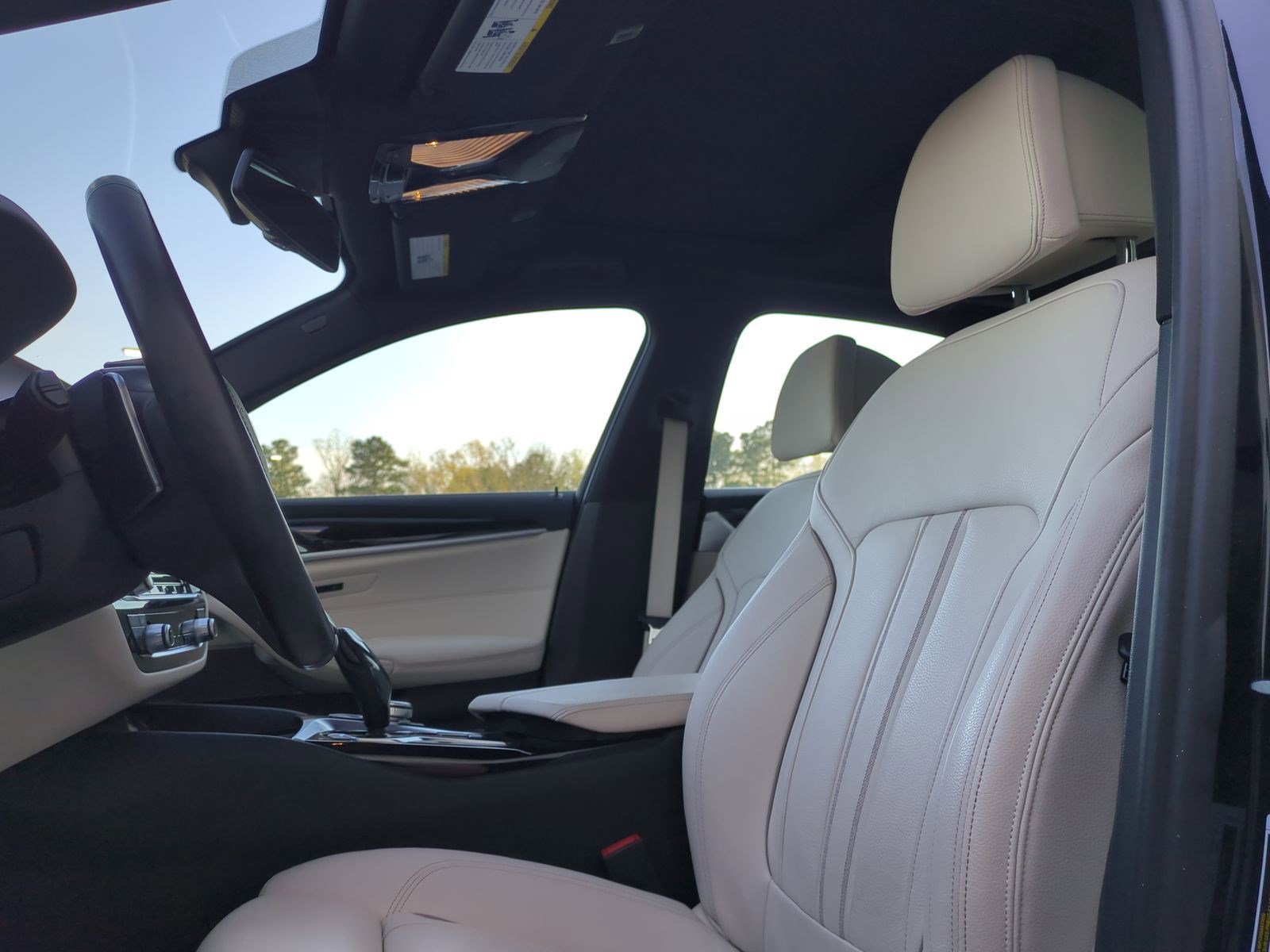 Used 2019 BMW 530e w/ Convenience Package image 16