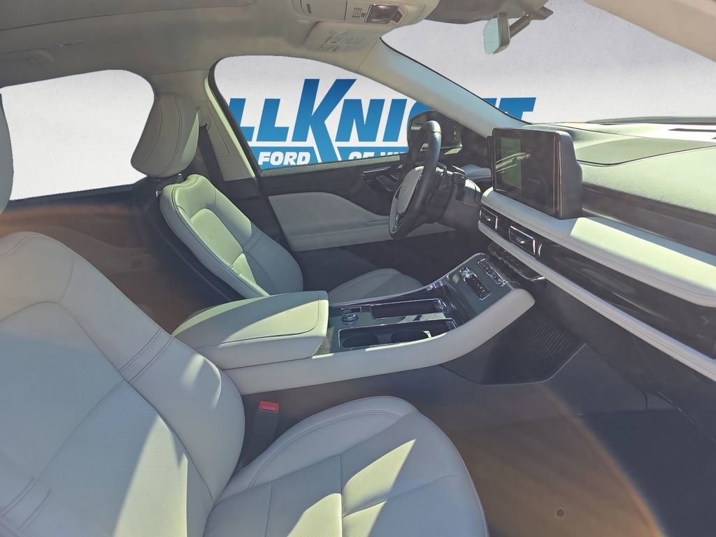 Used 2025 Lincoln Aviator AWD w/ Jet Appearance Package image 15