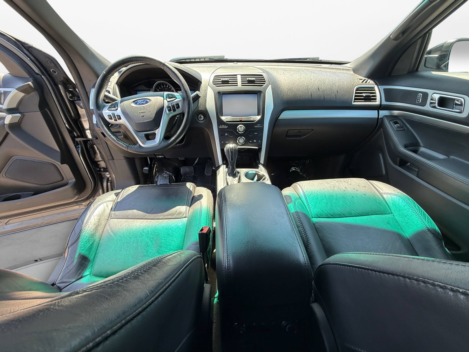 Used 2014 Ford Explorer XLT w/ Equipment Group 202A AWD/4WD image 11
