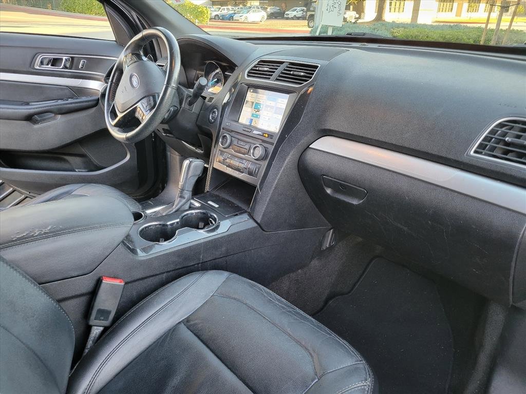 Used 2017 Ford Explorer XLT w/ Equipment Group 202A image 10