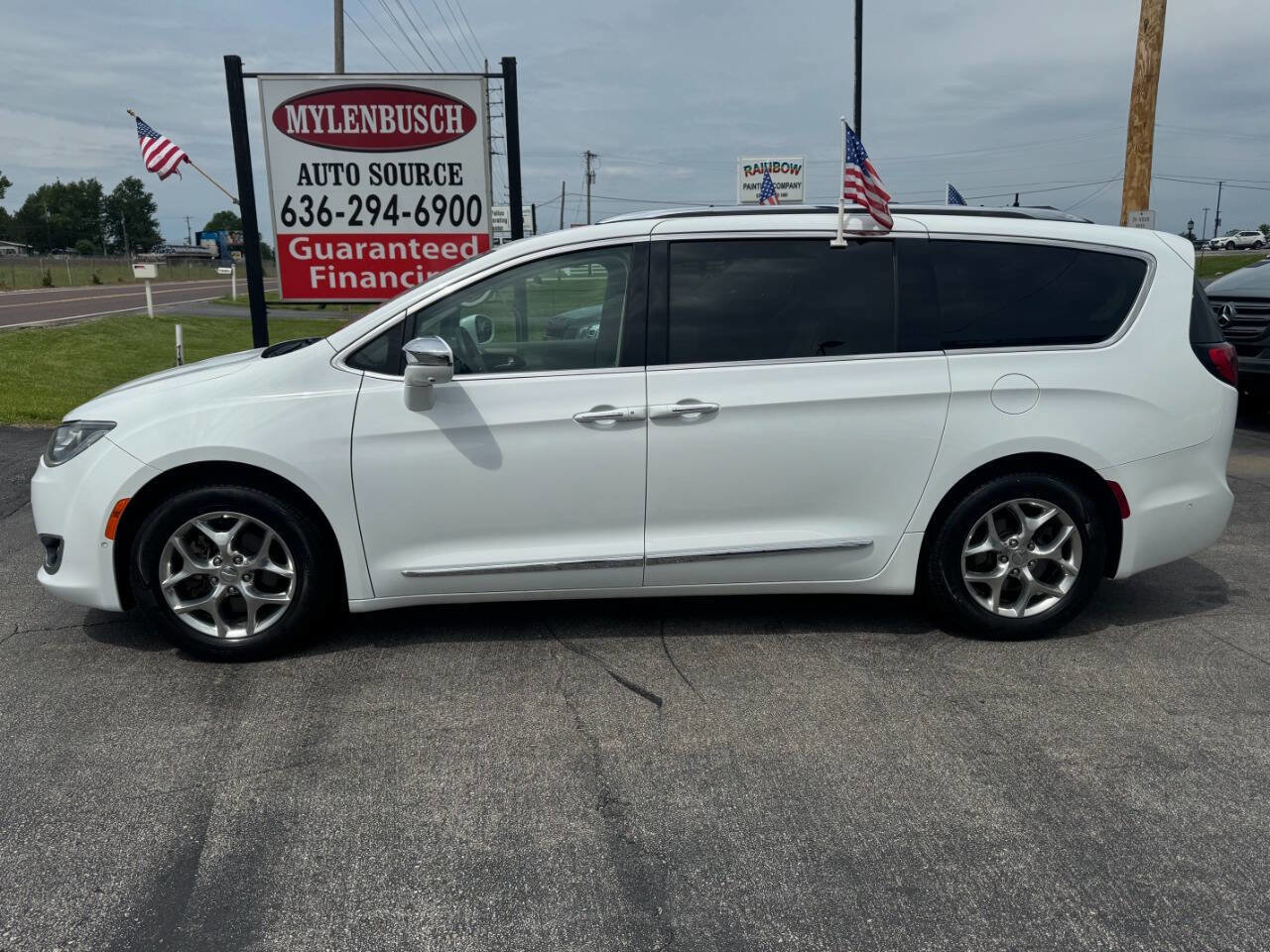 Used 2018 Chrysler Pacifica Limited w/ Advanced Safetytec Group FWD image 1