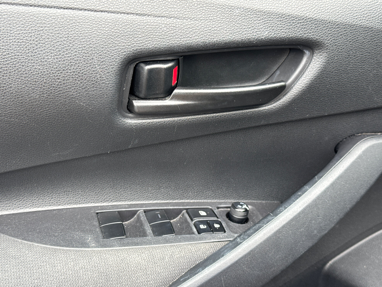 Used 2024 Toyota Corolla LE FWD image 8