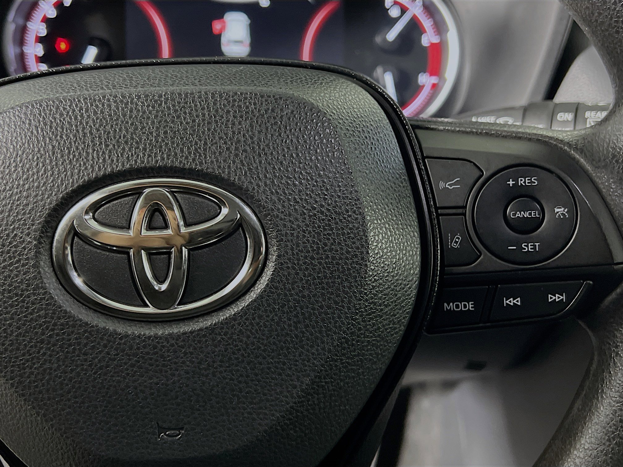 Used 2025 Toyota RAV4 XLE image 20