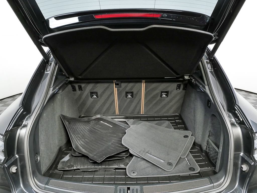 Certified 2025 Porsche Macan GTS image 31