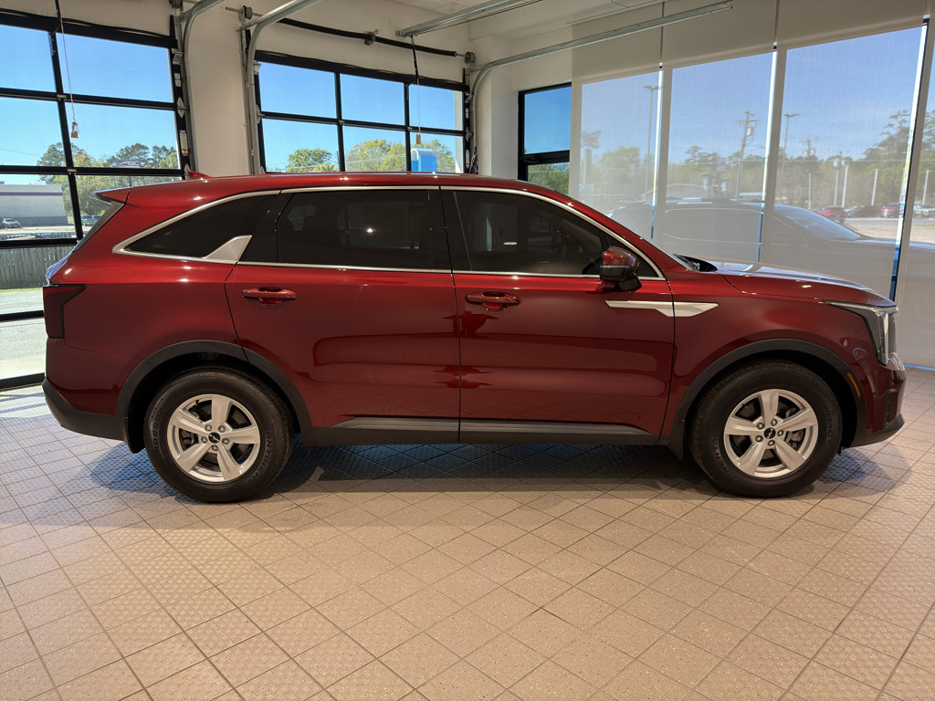 Certified 2024 Kia Sorento LX image 6