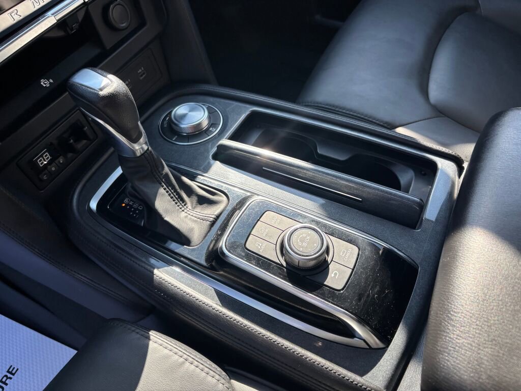 Used 2021 Nissan Armada SV image 16