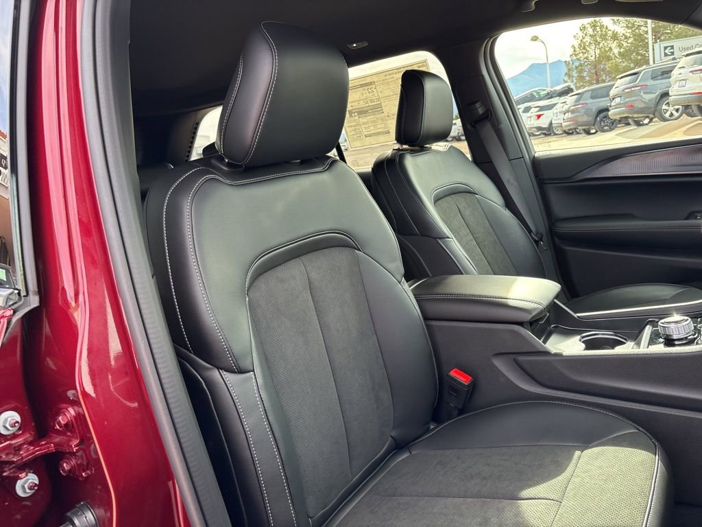 New 2025 Jeep Grand Cherokee Altitude image 26