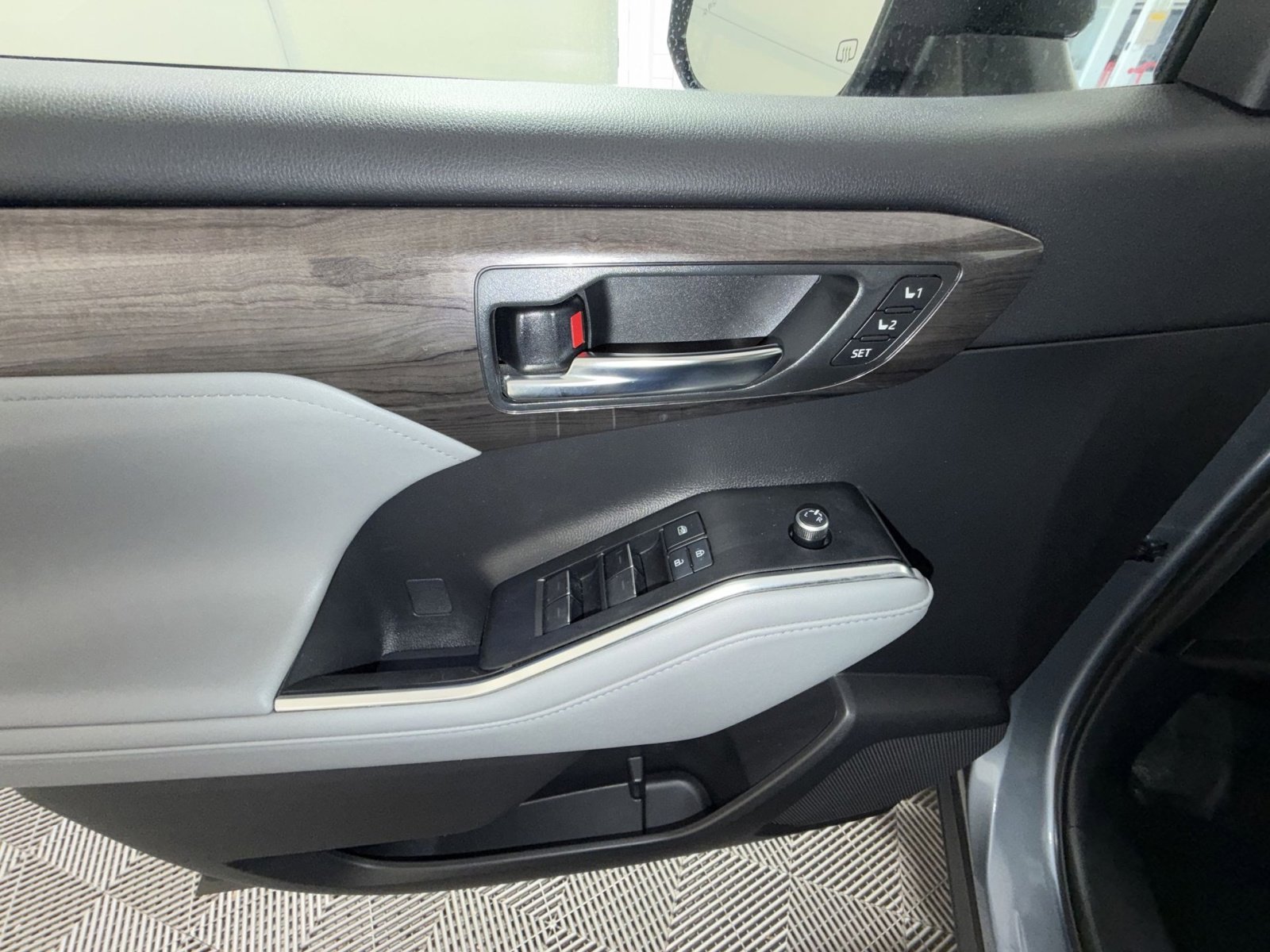 Used 2021 Toyota Highlander Platinum image 15