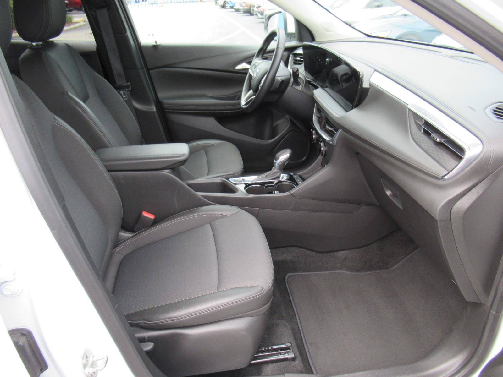 Used 2025 Buick Encore GX Preferred FWD image 11