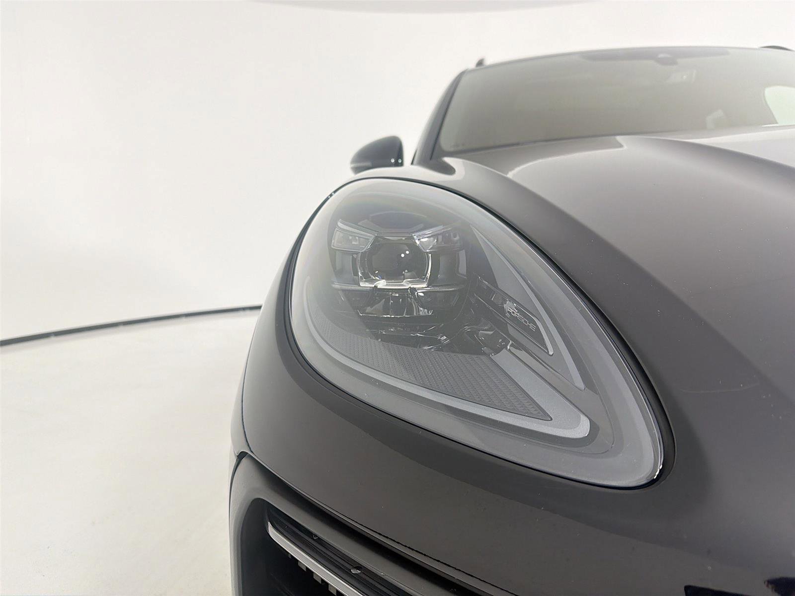 Certified 2023 Porsche Macan GTS AWD/4WD image 32