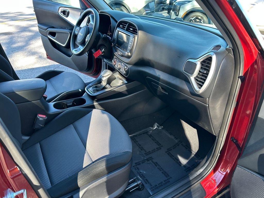Used 2023 Kia Soul LX image 29