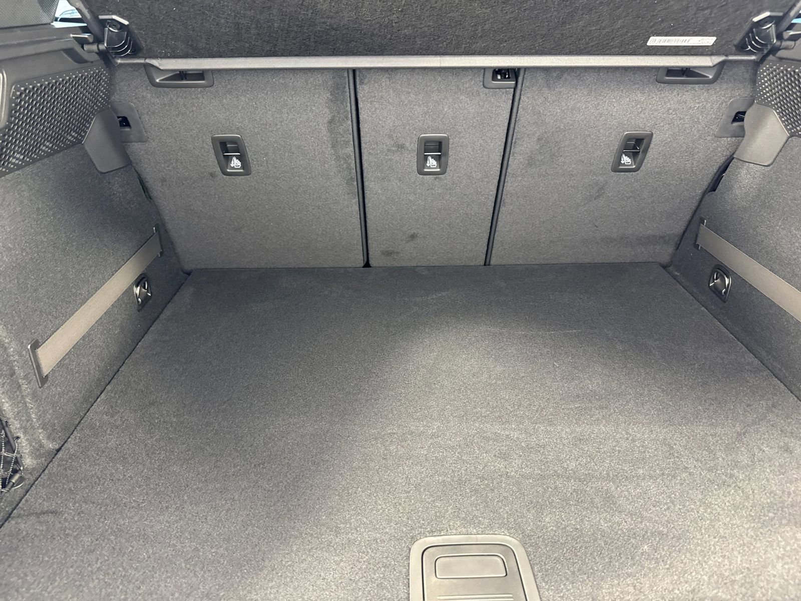 New 2026 Porsche Macan 4 Electric image 17