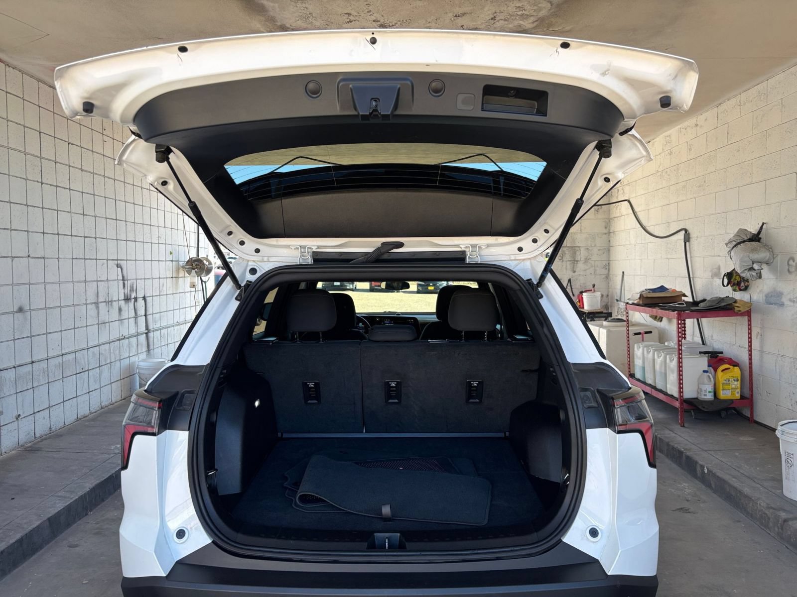 Used 2025 Chevrolet Equinox LT FWD image 30