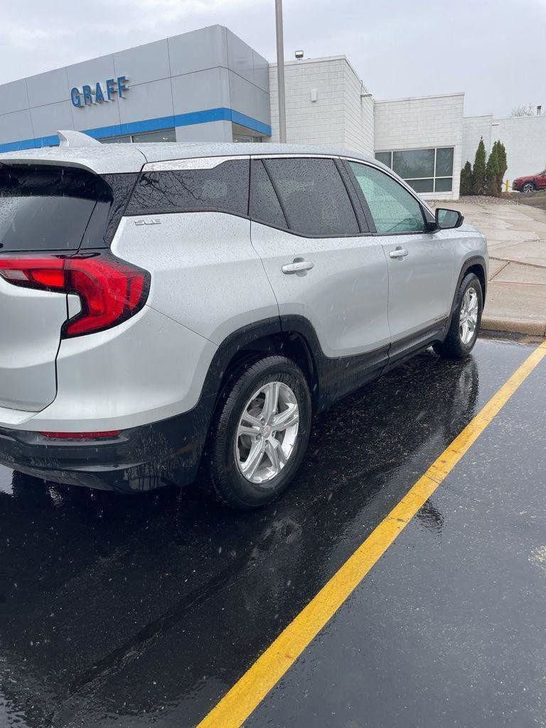 Used 2020 GMC Terrain SLE FWD image 3