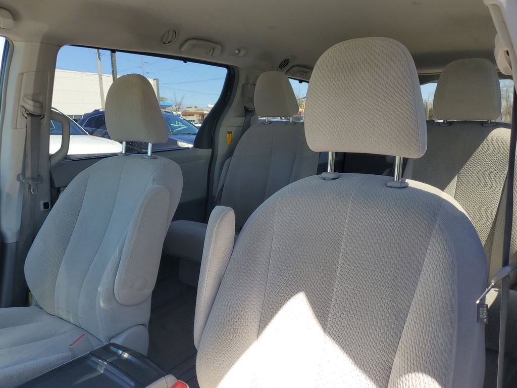 Used 2014 Toyota Sienna LE FWD image 10