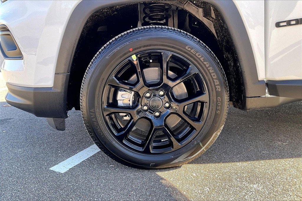 New 2026 Jeep Compass Latitude image 12