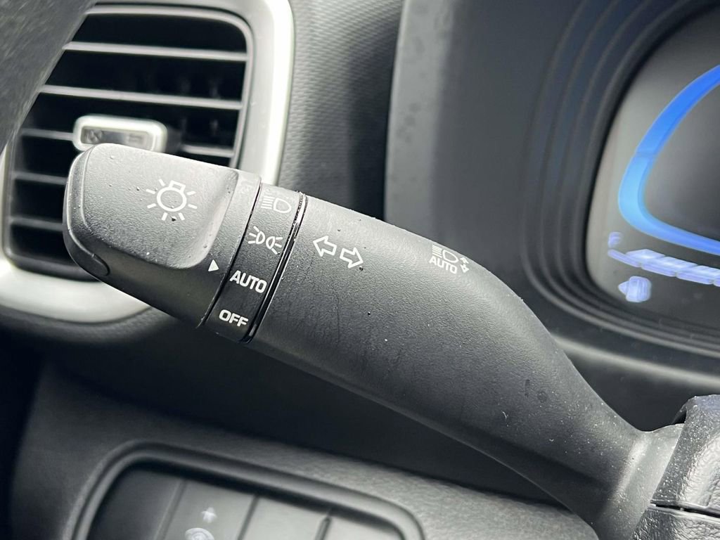 Certified 2023 Hyundai Venue SE FWD image 22