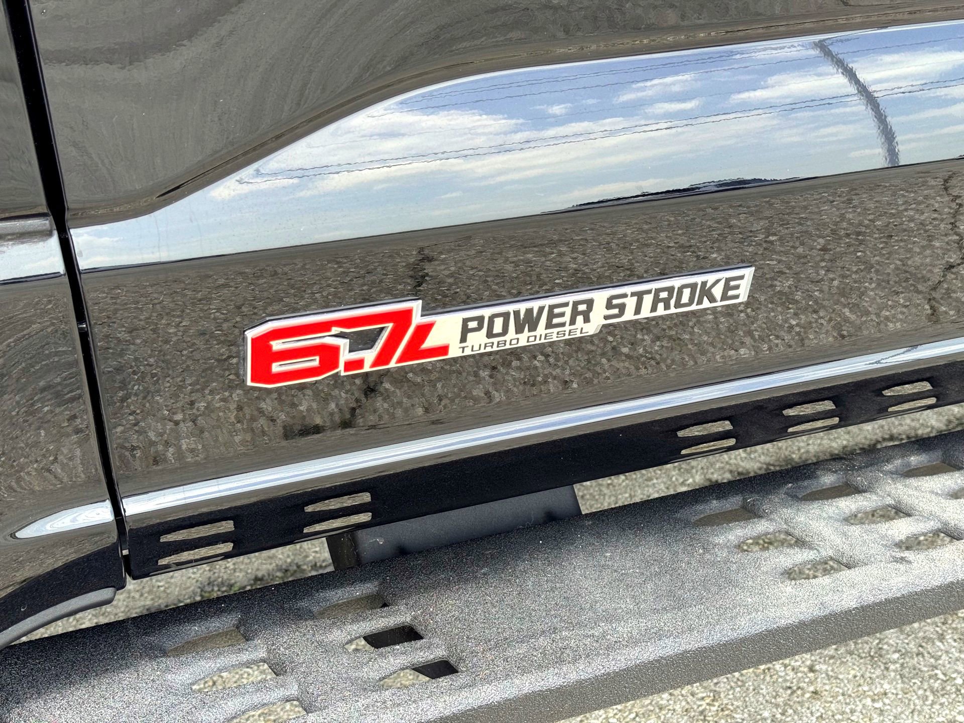 Used 2026 Ford F350 Platinum w/ Tremor Off-Road Package AWD/4WD image 3