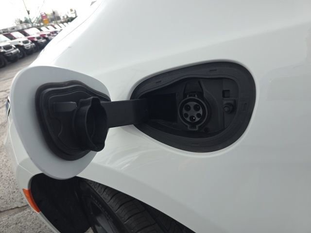 Used 2026 Chrysler Pacifica Premium image 59