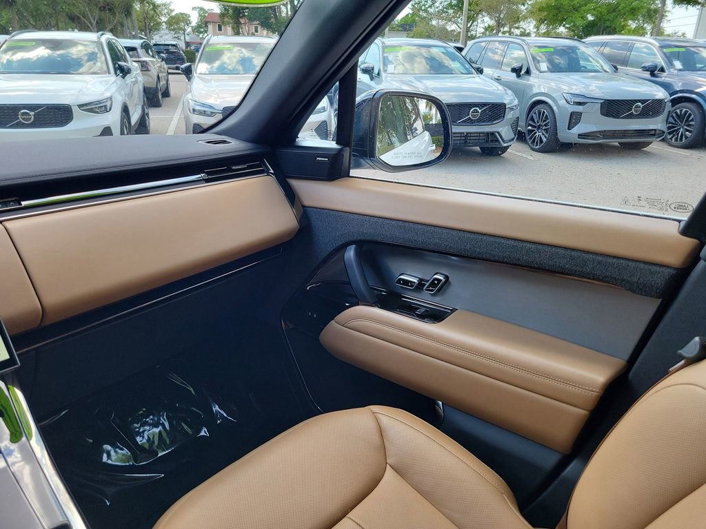 Used 2025 Land Rover Range Rover Sport SE AWD/4WD image 18