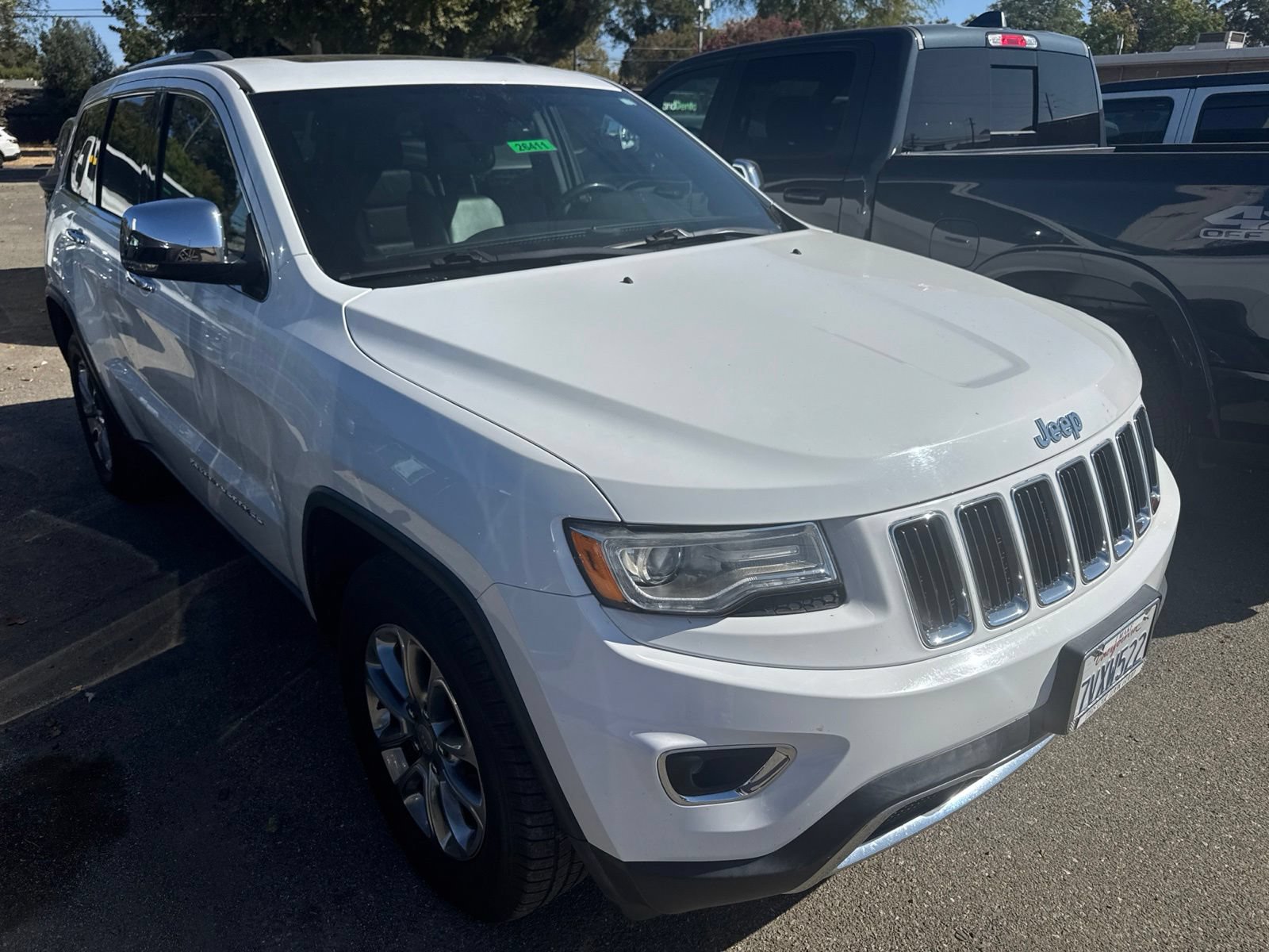 Used 2015 Jeep Grand Cherokee Limited w/ Luxury Group II RWD image 4
