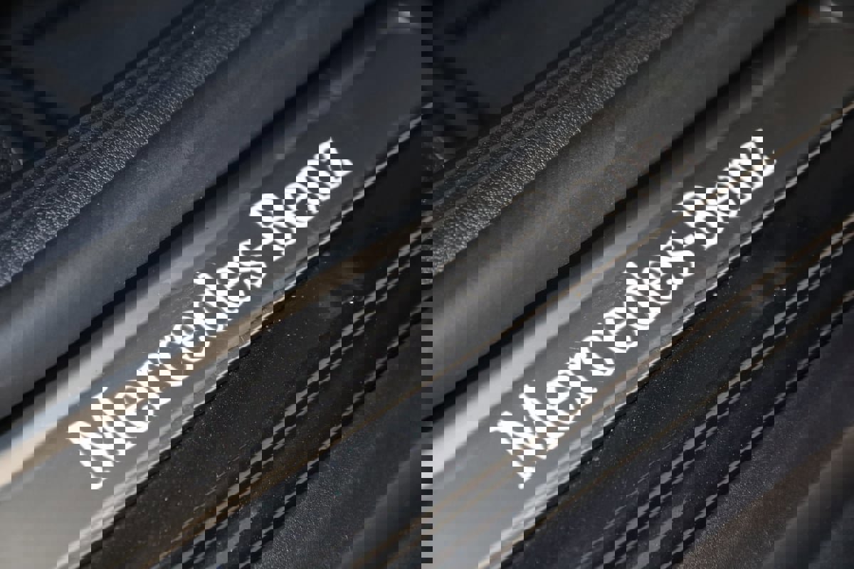 Used 2025 Mercedes-Benz GLC 300 4MATIC SUV image 14