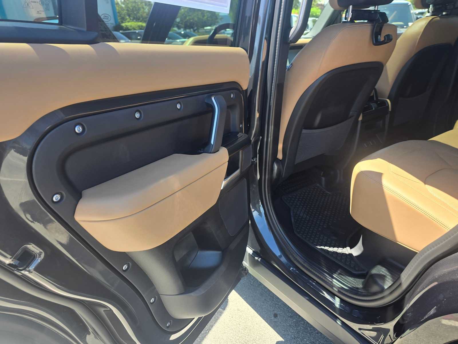 New 2026 Land Rover Defender 110 X-Dynamic SE AWD/4WD image 15