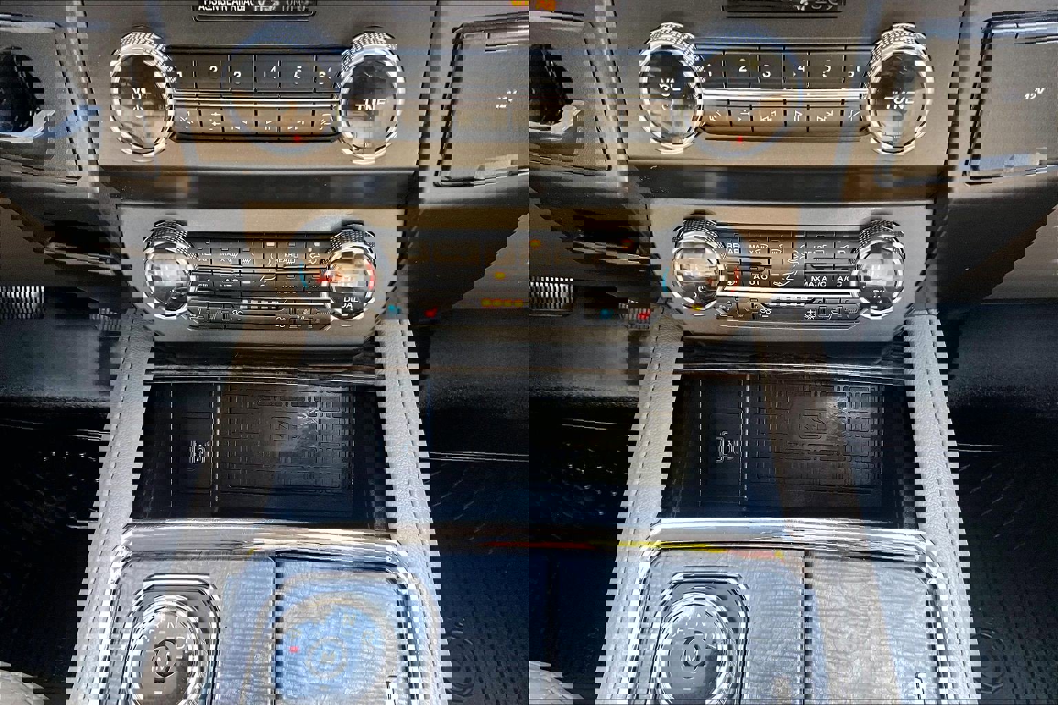 Used 2021 Ford Expedition Max Limited image 24