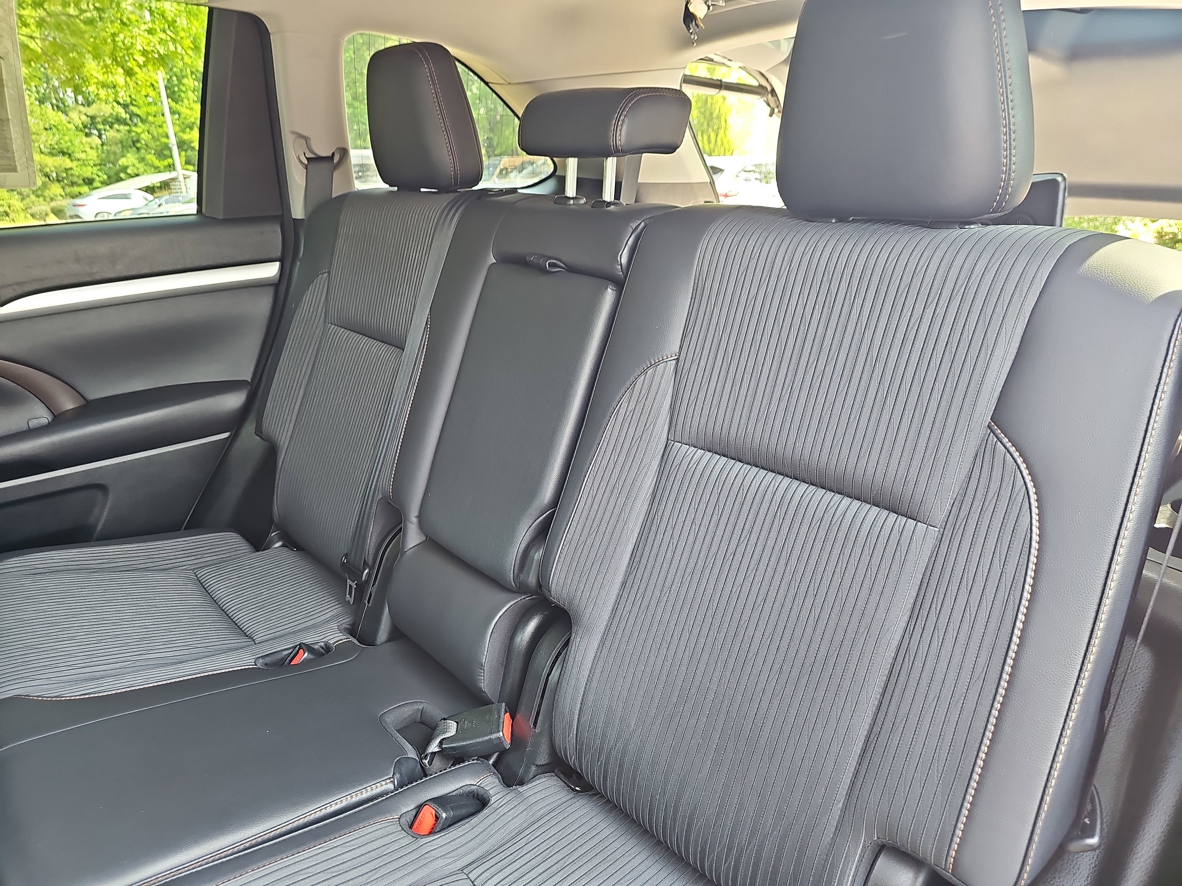 Used 2017 Toyota Highlander Plus FWD image 16