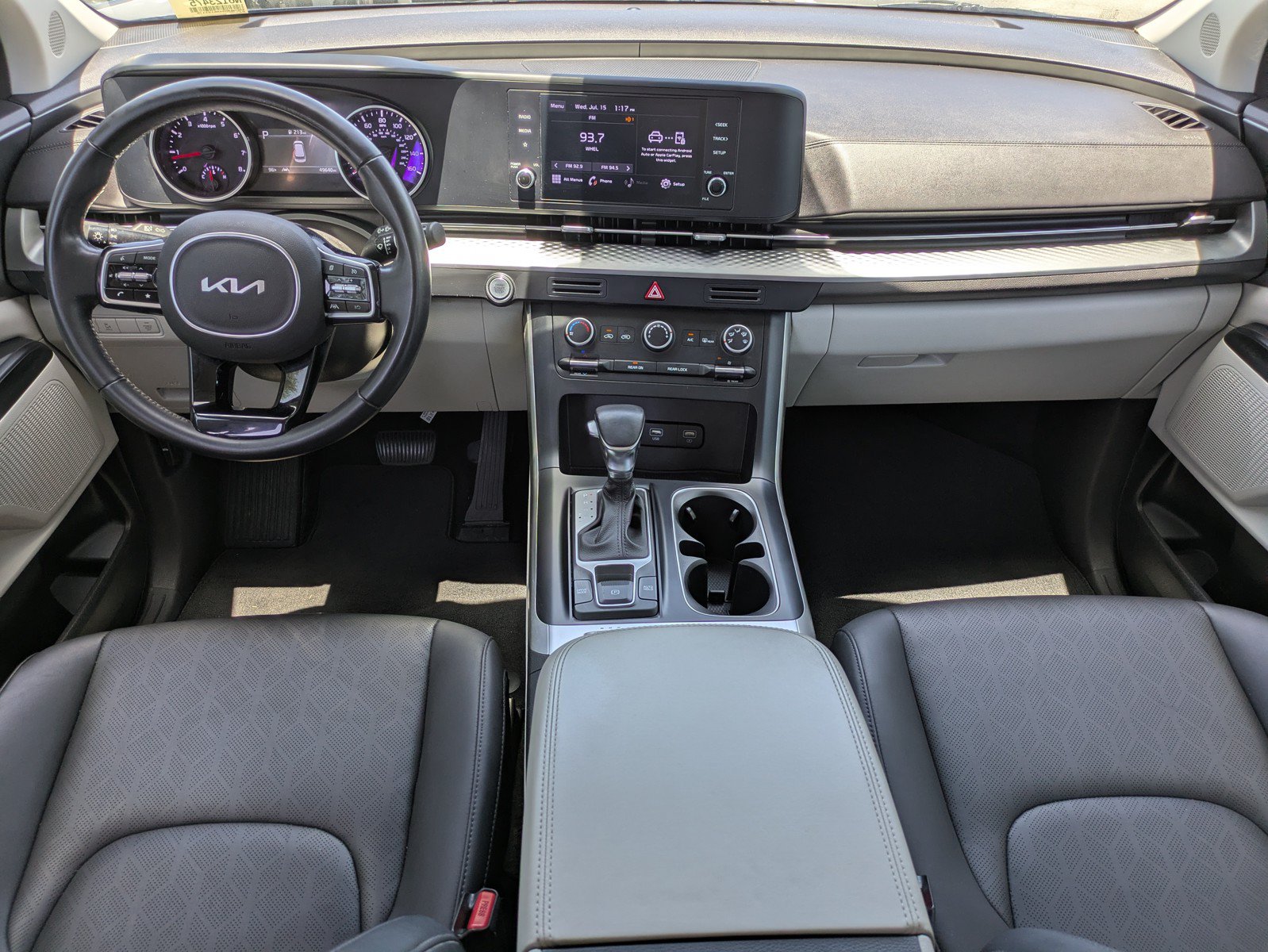 Certified 2022 Kia Carnival LX FWD image 12